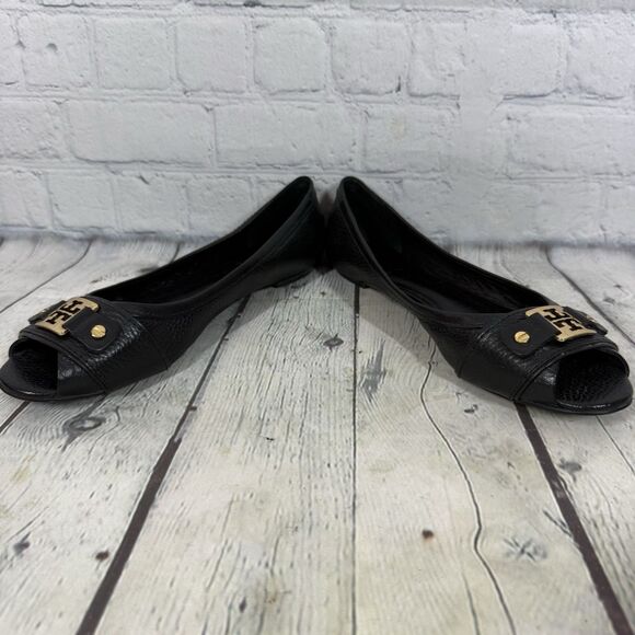 Tory Burch Open Toe Sandals Women Size 7 Embellished Black Gold Logo Flat Preppy - Picture 4 of 16